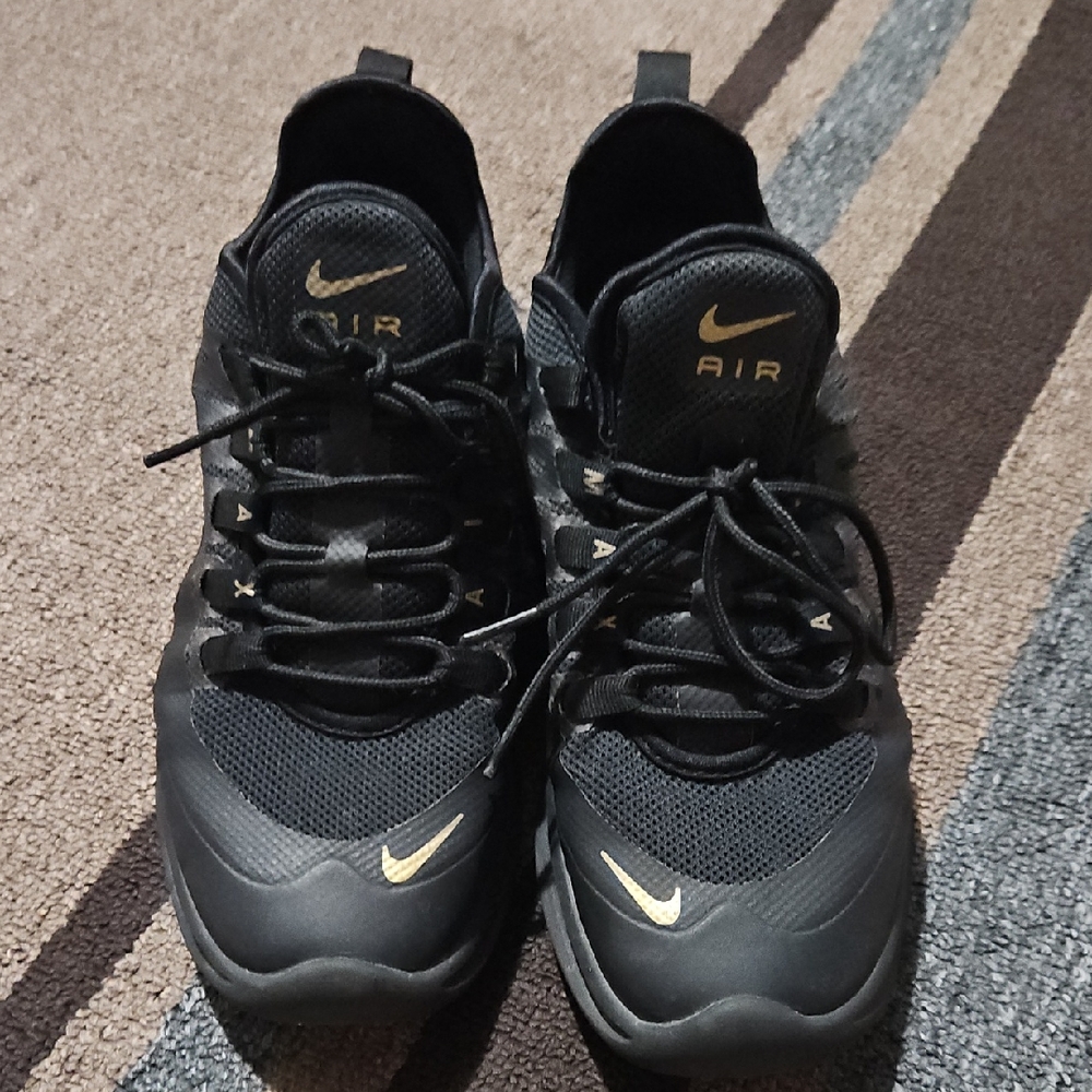 Nike Air Max Axis Black Metalic Gold Womens Shoes US 9.5